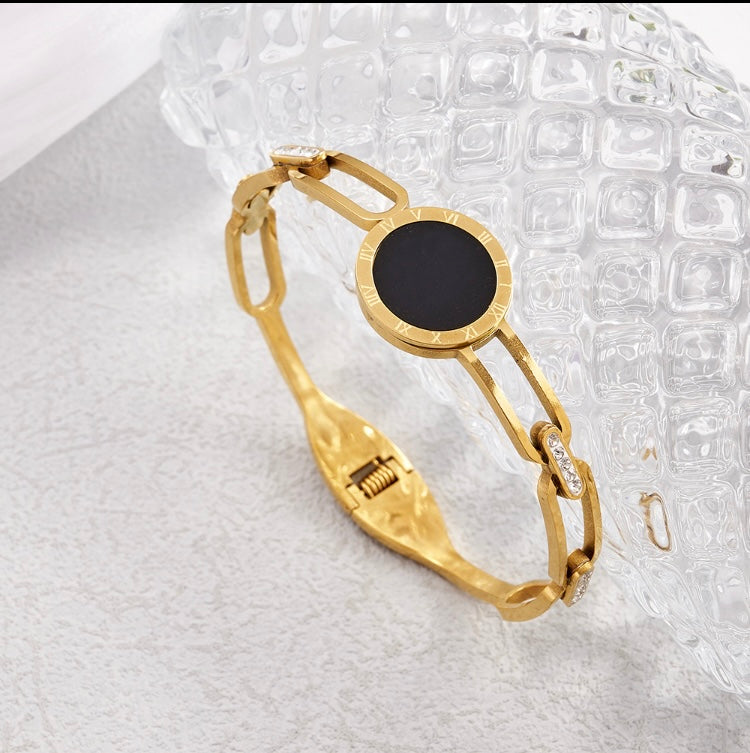 Black Round Everyday Wear Cuff Bracelet