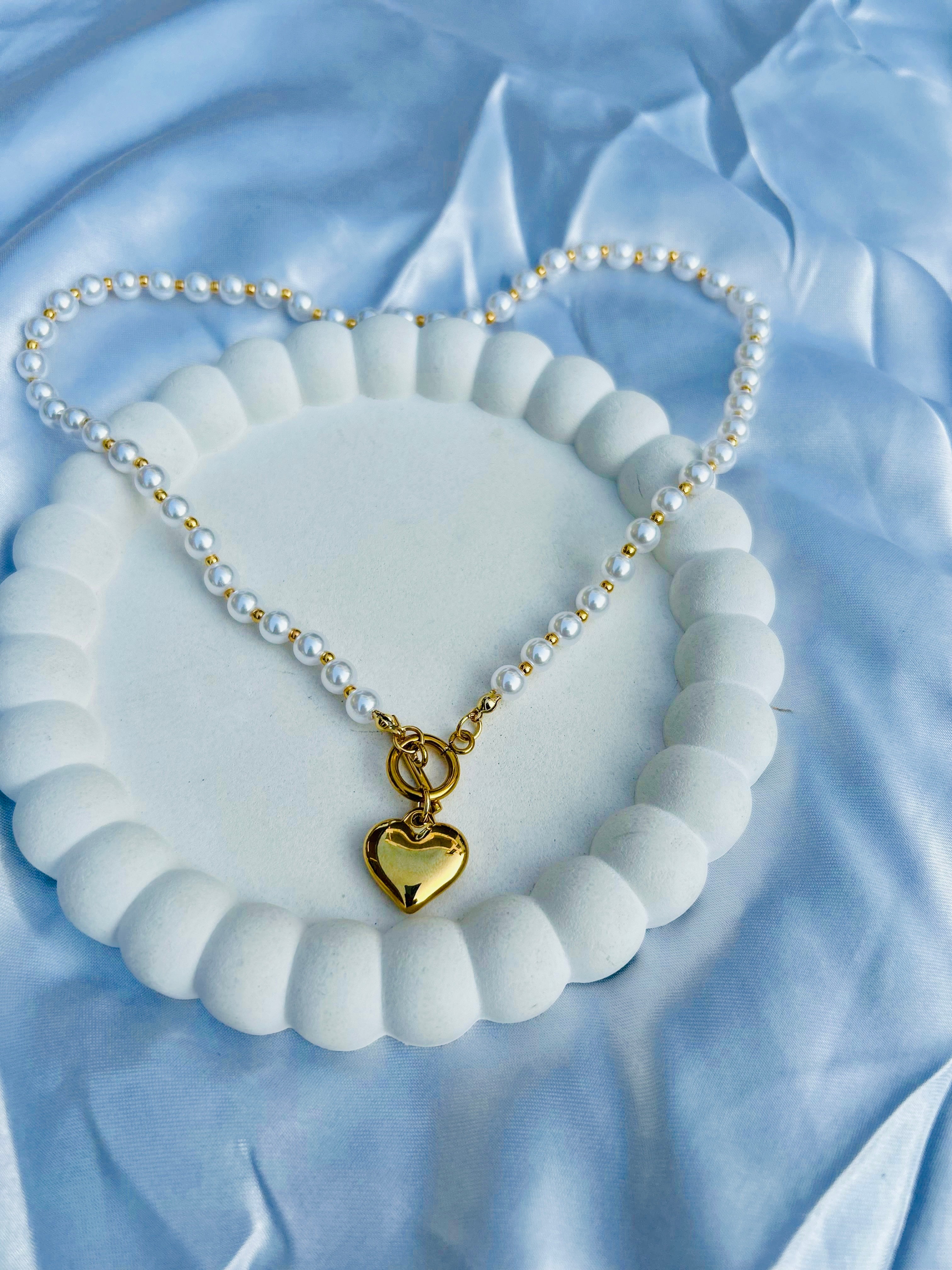 Classic heart pearls necklace