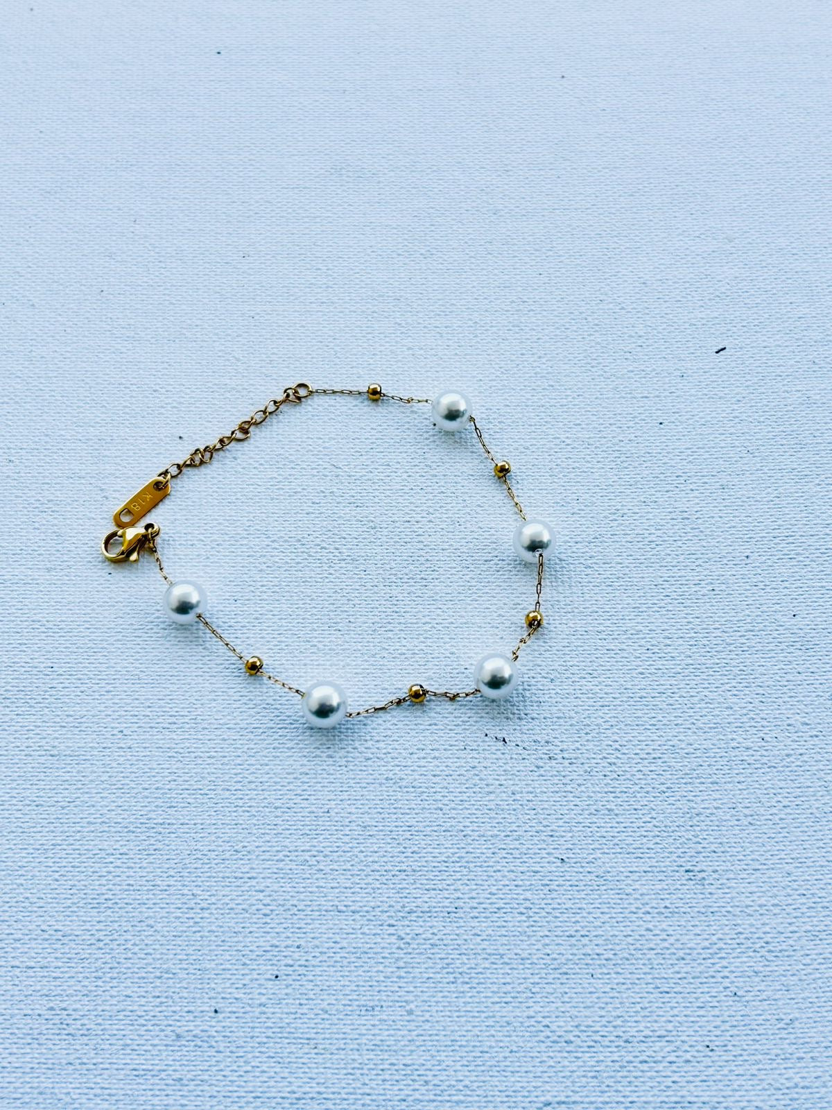 Classy Pearl Bracelet