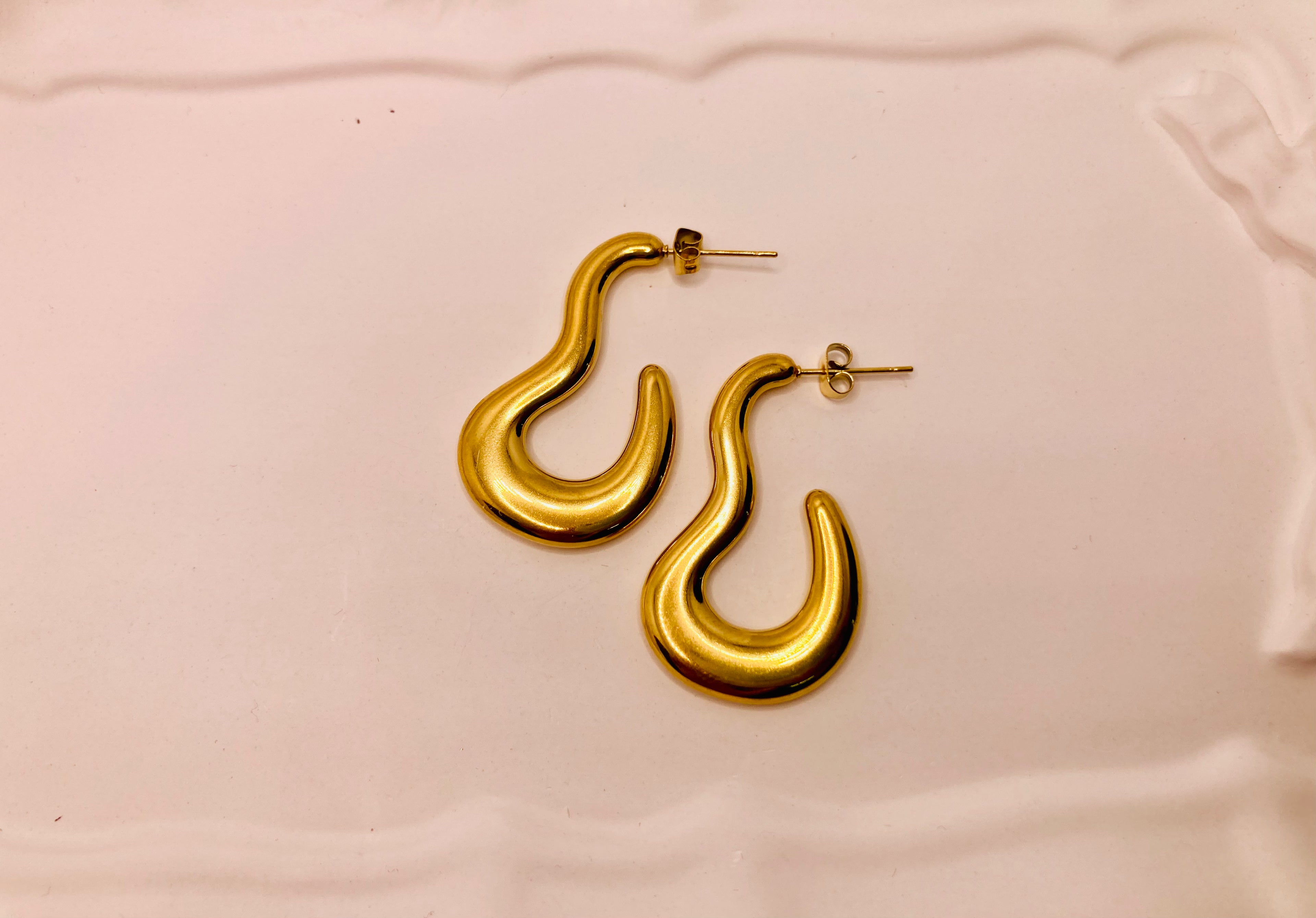 The Serpentine Swell Earrings