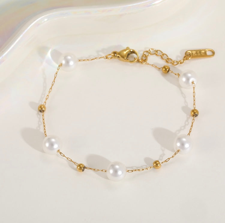 Classy Pearl Bracelet