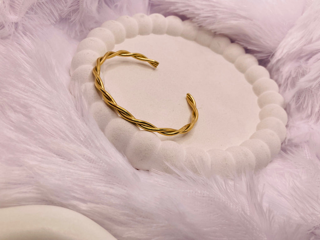 The Entangled Bracelet For Everyday Wear