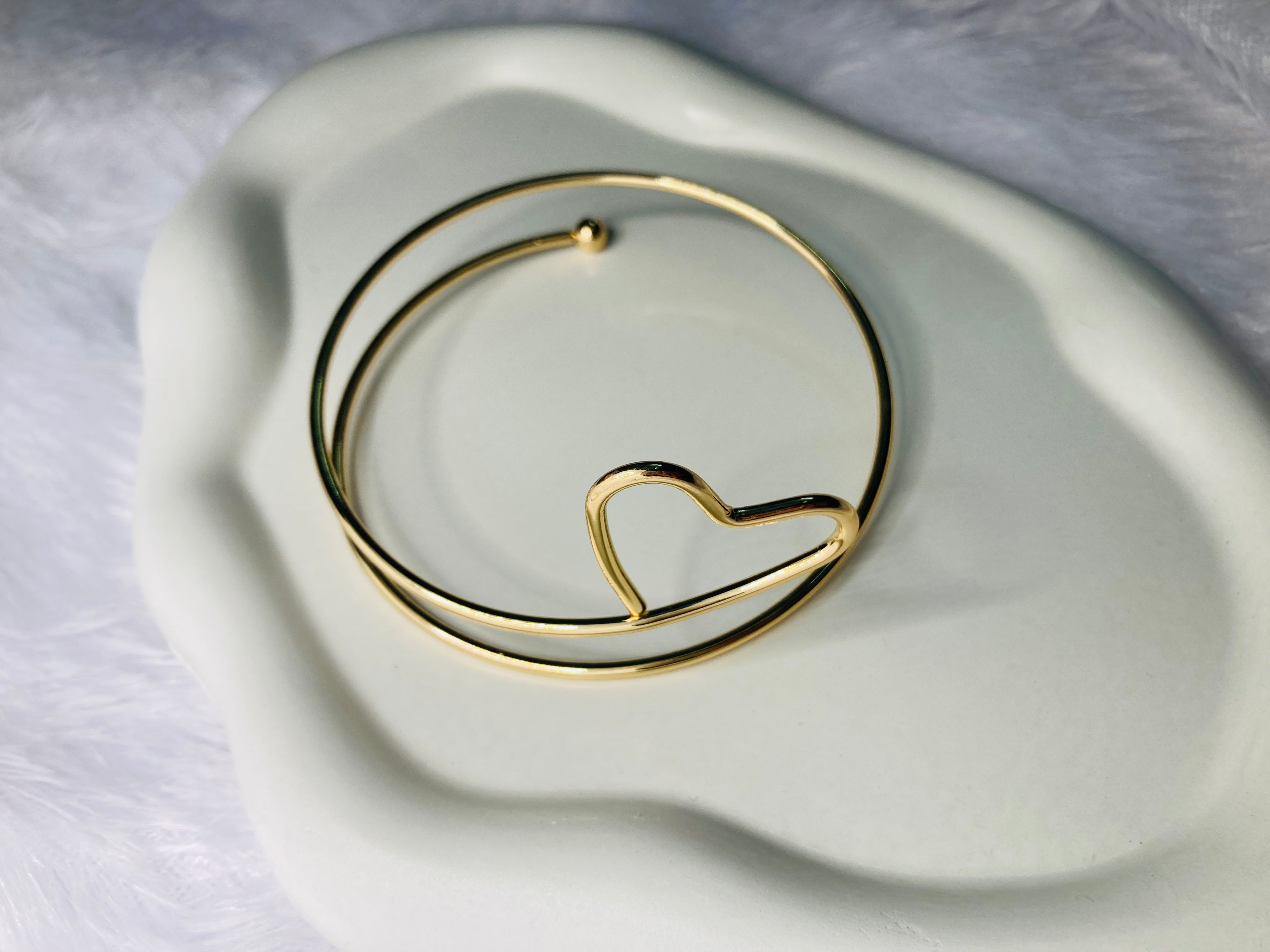 Retro Heart Shaped Arm Cuff