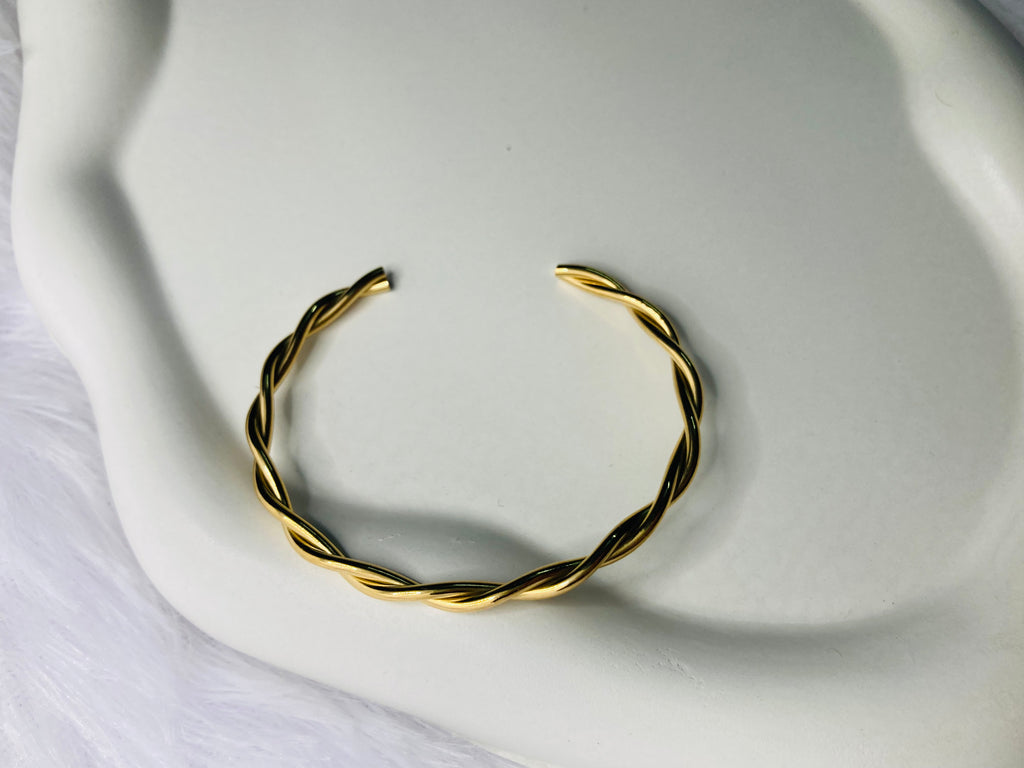 The Entangled Bracelet For Everyday Wear