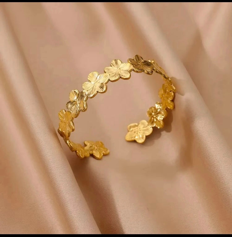 Thin Floral Bracelet