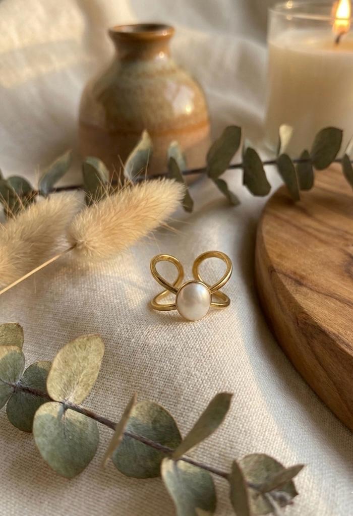 Natural White Stone Inter Linked Stone Ring