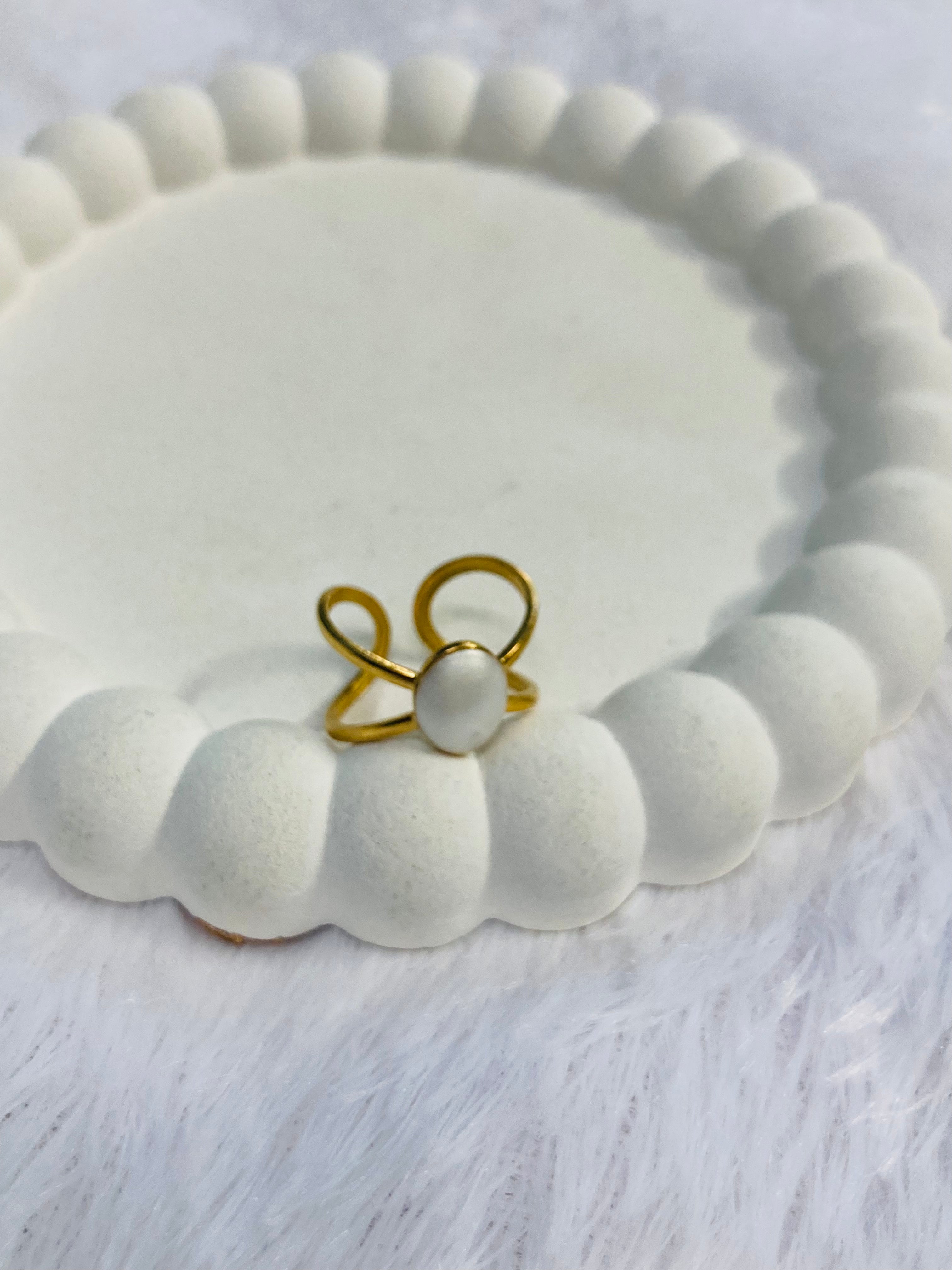Natural White Stone Inter Linked Stone Ring